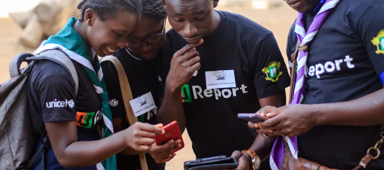 The young U-Reporters from Bouake, a city in central Côte d'Ivoire, organized a community service where they helped clean up their city with a sweeping session in the streets.