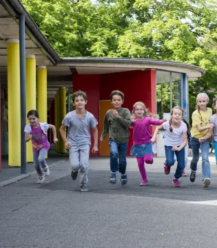 Cedric Envie d'Ecole - Zin in school